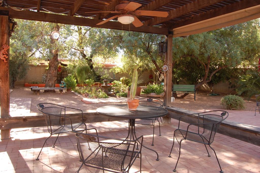 Sam Hughes Inn B&B Tucson Exterior photo